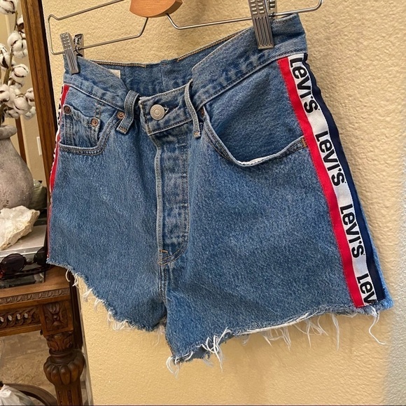 LEVI’S Blue Raw Hem Side Band Jean Shorts Size 28 - Picture 2 of 11